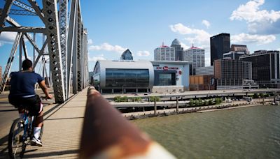 Democratic mayor joins Kentucky GOP lawmakers to celebrate state funding for Louisville