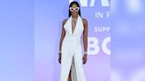 Ganz in Weiß: Naomi Campbell legt in London High-Fashion-Auftritt hin