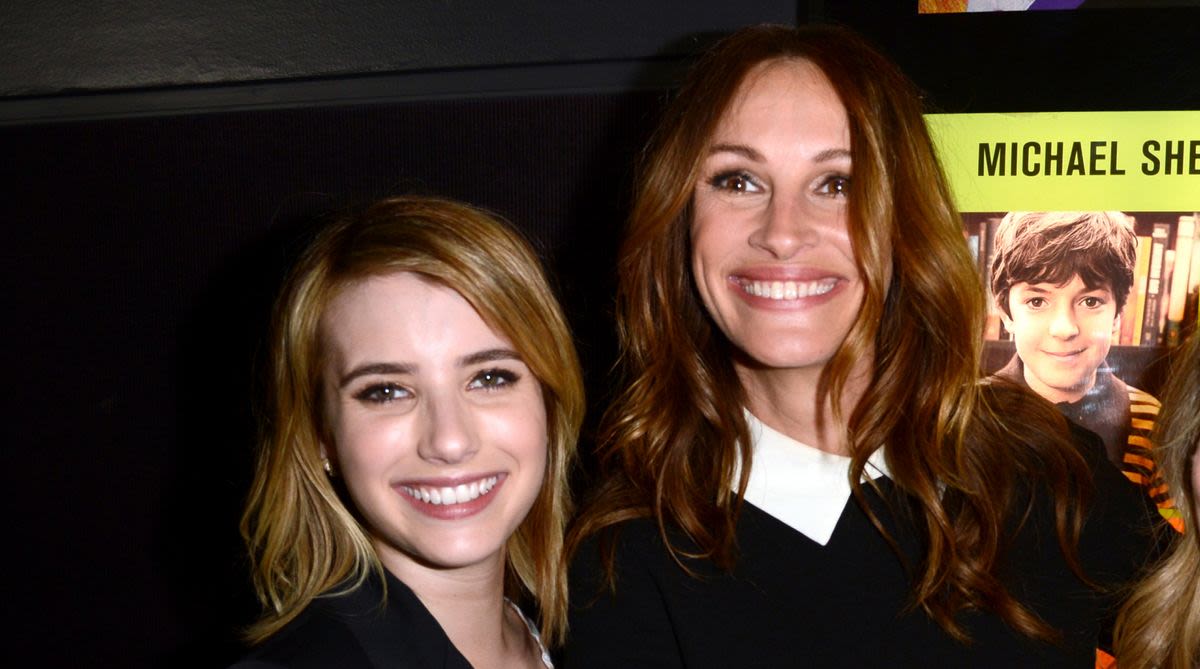 Emma Roberts Says Aunt Julia Roberts' Classic Movies Give Her Comfort When She's Alone