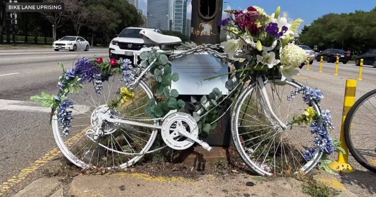 City accidentally removed ghost bike installed for man hit, killed while cycling in Chicago