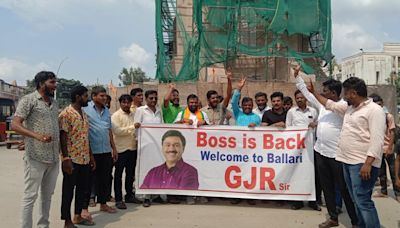 Janardhan Reddy’s followers celebrate after Supreme Court lifts ban on his visit to Ballari