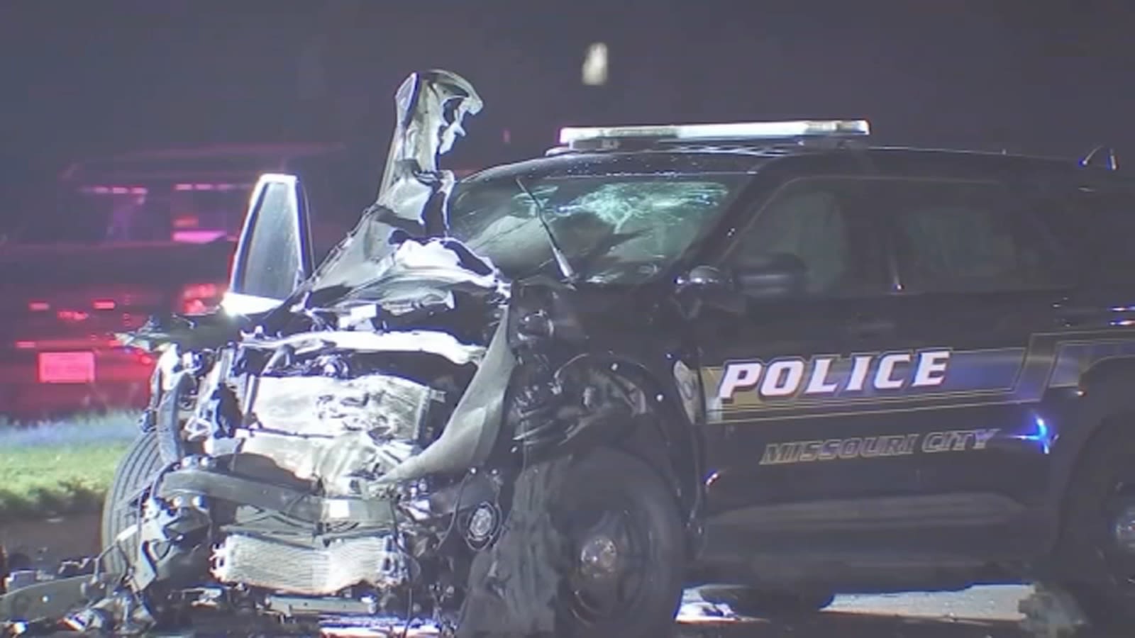 Man sues Missouri City after becoming paralyzed while in police car during crash that killed 2