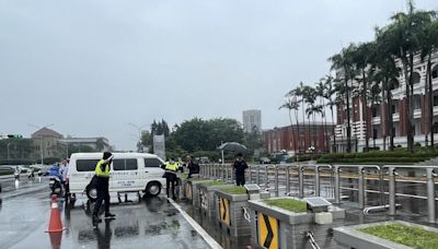 總統府前花台遭車撞 駕駛下車未拉緊手煞車釀禍