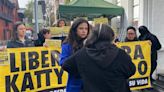 Orellana cuestiona procedimiento de Carabineros en manifestación por indulto a Katty Hurtado frente a La Moneda - La Tercera