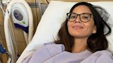 Esto es la menopausia inducida en la que está Olivia Munn por el cáncer de mama