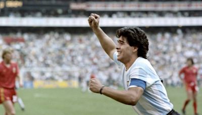 Filhos tentam impedir leilão de Bola de Ouro de Maradona | Esporte | O Dia