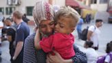 La Comisión Europea traslada a hospitales españoles a 16 niños palestinos evacuados de Gaza