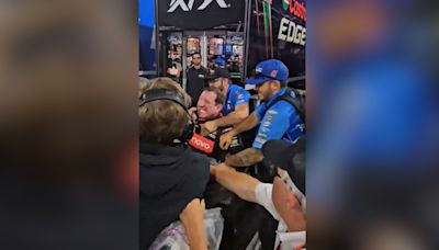 ， los pu隳s! Una pelea se desata al finalizar la carrera del NASCAR All-Star - MarcaTV