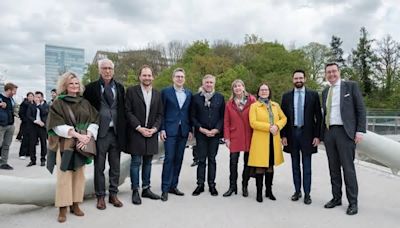 €7m Bicycle & Pedestrian Passerelle des Arts Bridge Inaugurated