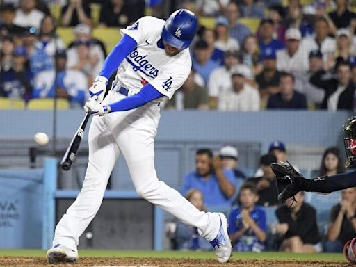 Freddie Freeman hits grand slam in 8th inning to lift Dodgers to 4-1 win over Red Sox