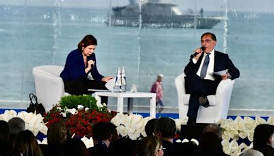 Ignazio La Russa omaggia Enrico Berlinguer al convegno Fdi a Pescara con la figlia Bianca: la standing ovation