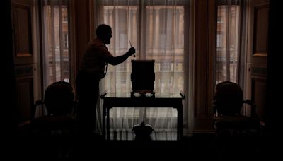 Buckingham Palace visitors to get chance to re-enact iconic royal family balcony moment... almost