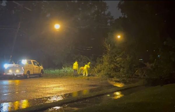 East Baton Rouge Parish crews working to clear roadways