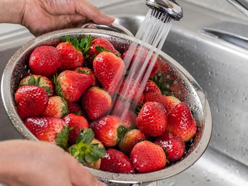 The Best Way To Clean Your Strawberries And Keep Them Fresh