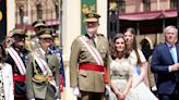 Rei Felipe e Rainha Letizia, da Espanha, vão à formatura militar da filha em meio à polêmica de traição