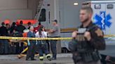 Los testigos describen el caos del tiroteo en el centro comercial de Indiana que dejó cuatro muertos