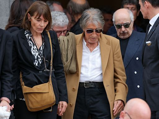 Obsèques de Françoise Hardy : la compagne de Jacques Dutronc apparaît, soutien discret à ses côtés