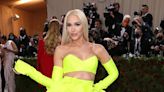 Gwen Stefani Rocks DIY Makeup at the Met Gala After Her Artist Had an Emergency
