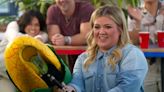 Kelly Clarkson and Michelle Rodriguez Get Competitive in Epic Cornhole Game on 'Barmageddon' (Exclusive)