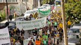 En la Patagonia: por qué hoy marcharon más de 300 agentes de Parques Nacionales por el centro de Bariloche