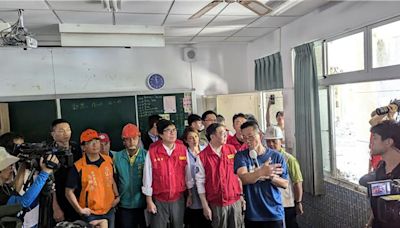 視察明霸克露橋 卓榮泰要給居民「一條安全的路」 - 政治