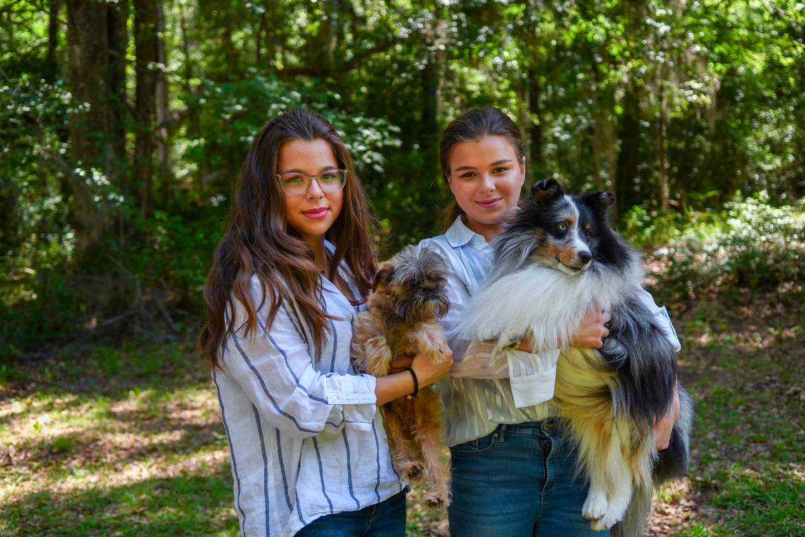 Meet the Ridgeland twin teens with their love of dogs and the prestigious show business