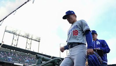 Dodgers give up home run to Giants after kerfuffle over glove