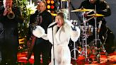 Kelly Clarkson Shows Off Incredible Weight Loss During Rockefeller Center Tree Lighting