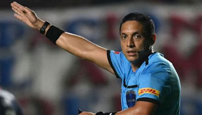 Venezolano Jesús Valenzuela pitará el partido inaugural de la Copa América