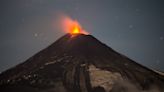 El volcán Villarrica mantiene alerta de autoridades y vecinos en sur de Chile