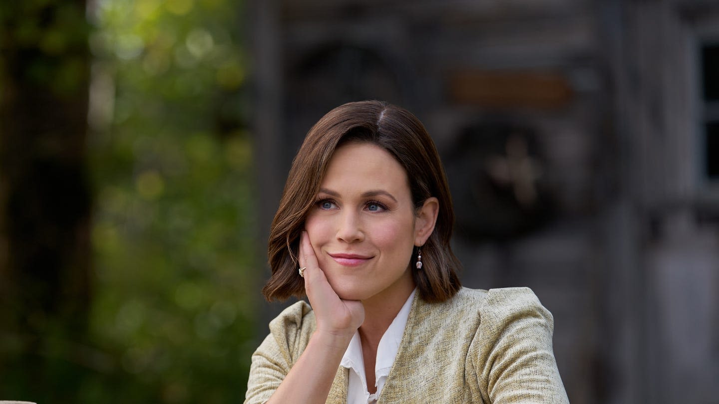 'When Calls the Heart' Fans Are Thrilled Over Erin Krakow's Season 12 Update