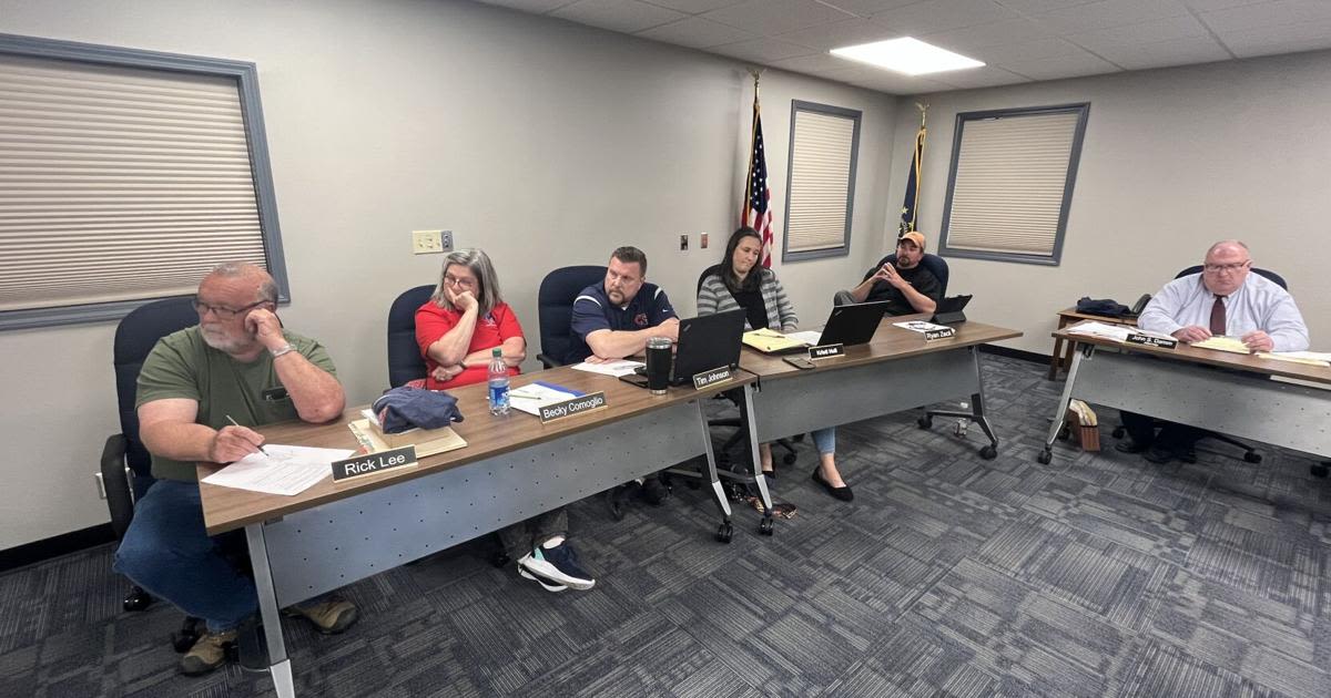 Lewis Cass teachers, staff express lack of trust in school board