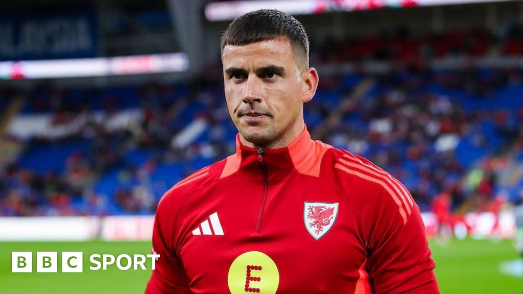 Karl Darlow: Leeds United goalkeeper eyes World Cup after making Wales debut at 33