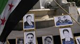 Condena en Francia a altos funcionarios sirios revela el infierno de las cárceles de Al-Assad