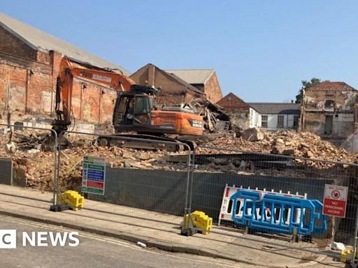 Fire-damaged former Northampton hotel building demolished