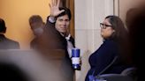 Kevin de León shows up at a City Council meeting, sparking an uproar