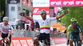 Giro d'Italia: Jhonatan Narváez holds off Tadej Pogačar in lighting-fast stage 1 finish