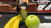 香蕉、芭樂加梅粉 立委張啓楷的桌面上演「朝野和解」