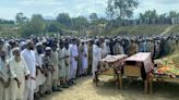 Se elevan a 63 muertos y unos 120 heridos las víctimas del atentado en mitin en Pakistán