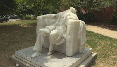 Wax statue of President Lincoln melts in sweltering heat of Washington, DC