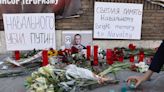 Miles de personas hacen cola frente a una iglesia en Moscú para despedirse de Navalni