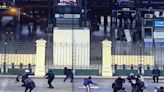 Desórdenes en el Día del Trabajador: Metro de Santiago informa cierre estaciones por disturbios en el exterior - La Tercera