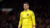 Tom Heaton signs new one-year deal with Manchester United