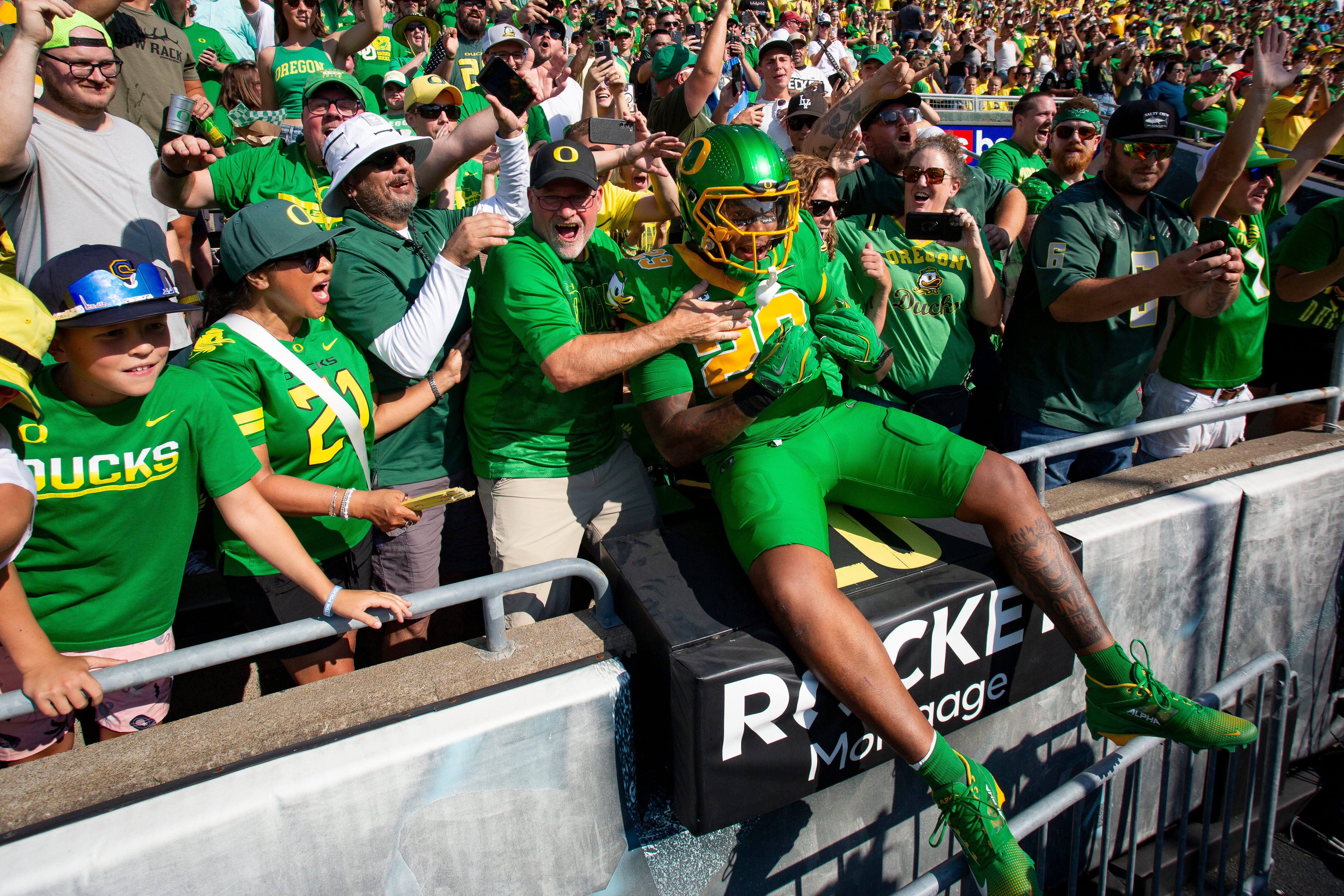 Recap: Oregon football holds on to defeat Idaho 24-14 in season-opener