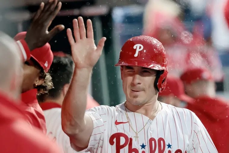 Phillies catcher J.T. Realmuto sits out with a sore knee, but Rob Thomson says he’s not concerned