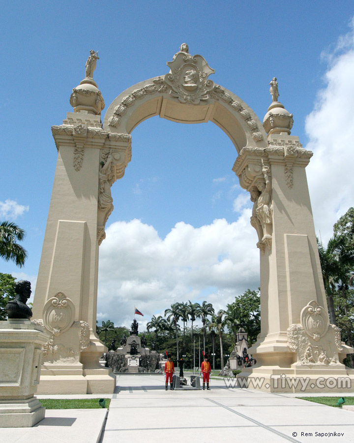 ... > El Campo de Carabobo > Arco de Triunfo de la Batalla de Carabobo