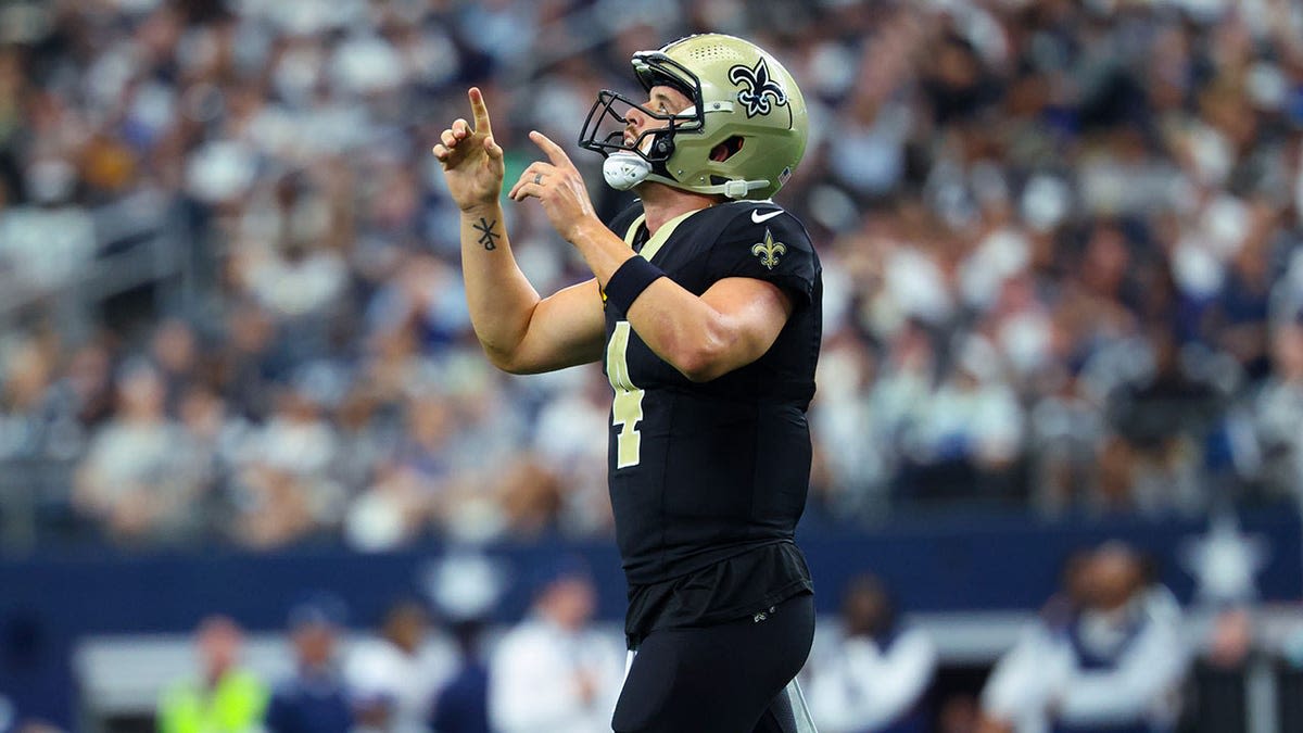 Saints' Derek Carr explains viral Michael Jackson dances moves after TD vs Cowboys