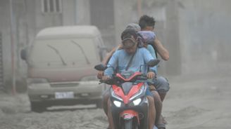 Philippines struggles to keep evacuees away from volcano