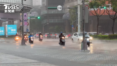 雨根本用倒的！大雷雨狂轟6縣市 「雙北13區」淹水警戒