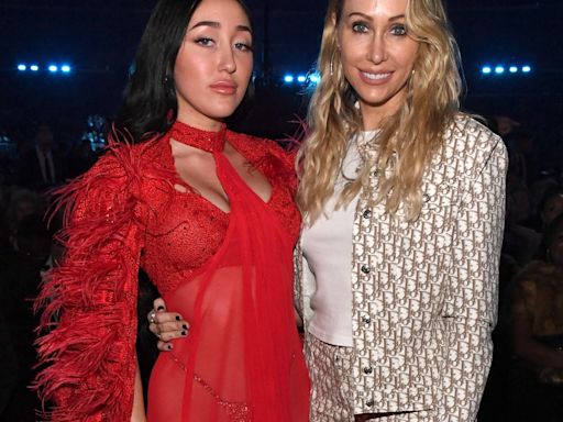 Tish Cyrus and Noah Cyrus Put on United Front After Dominic Purcell Rumors - E! Online